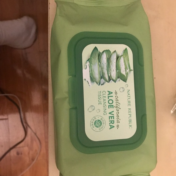 Nature Republic Aloe Vera Gel & Cleansing Tissues - Picture 3 of 4